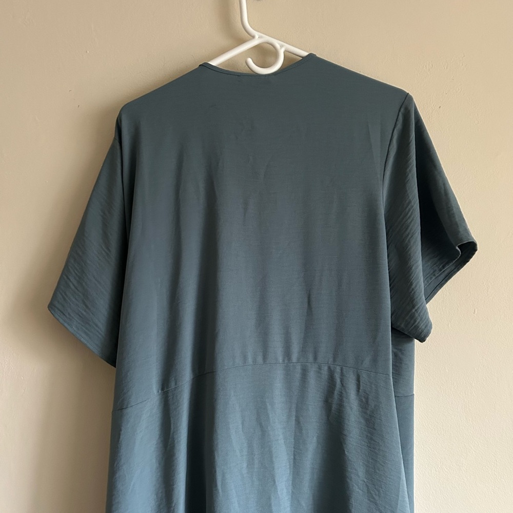 Universal Standard Wrap Dress - Picture 9 of 10
